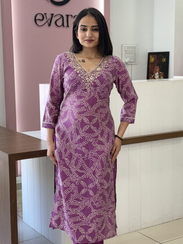 V-neck hardwork muslin digital print set