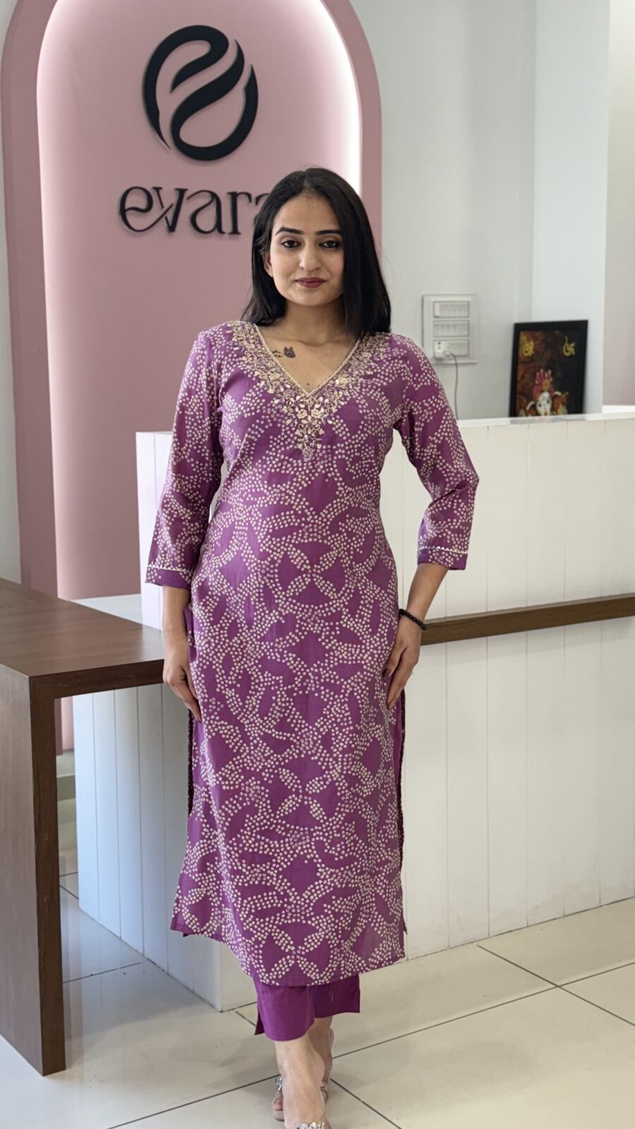 V-neck hardwork muslin digital print set