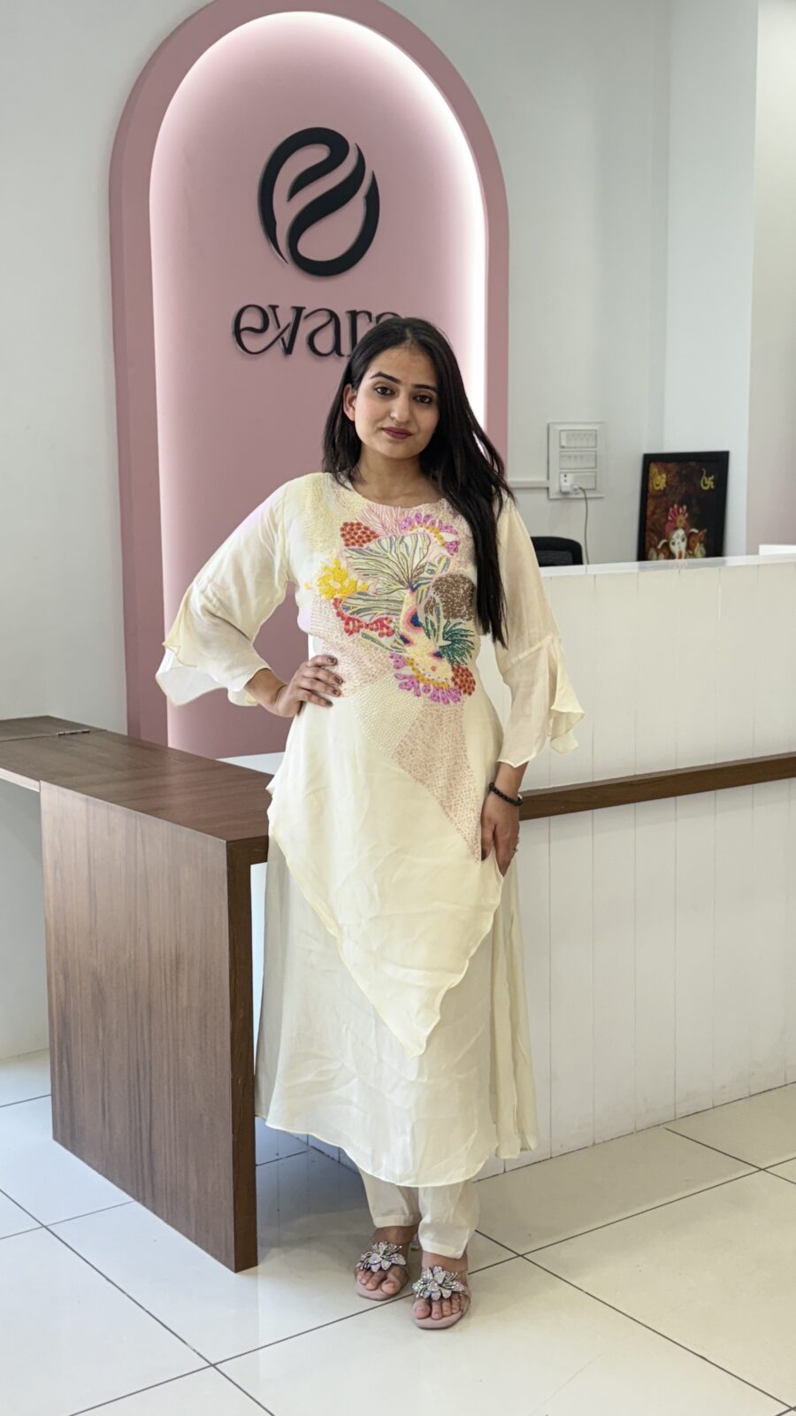 Designer 2-piece set with short top and pant
