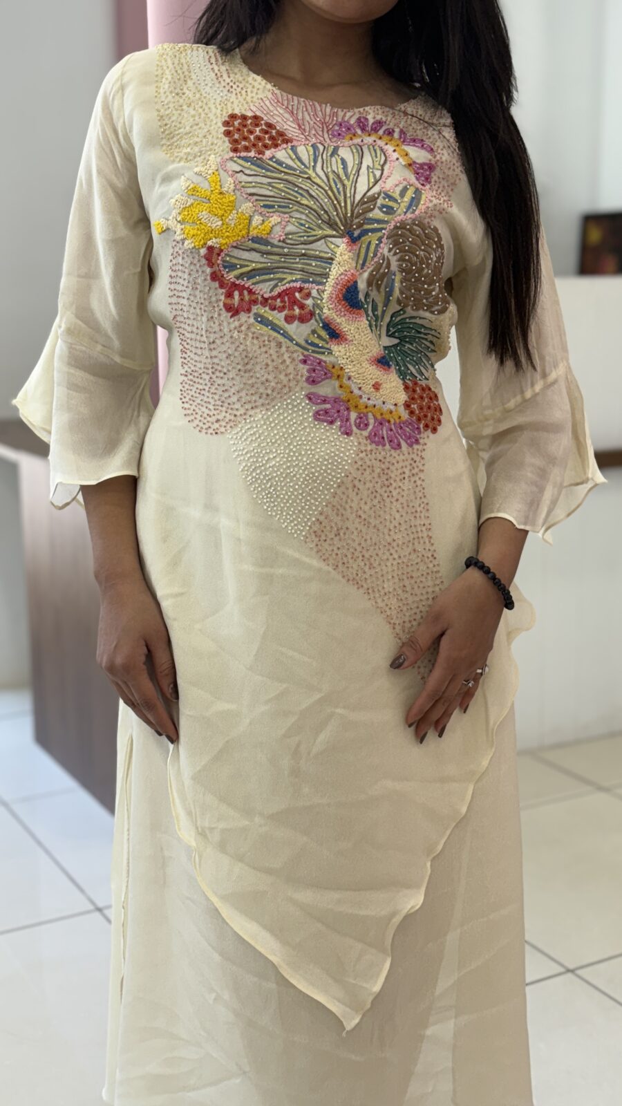 Designer 2-piece set with short top and pant - Image 3