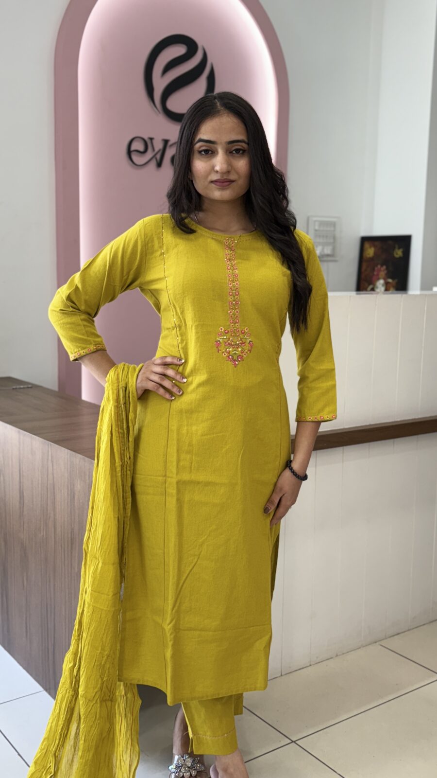 3-Piece Set with Dupatta & Pants - Image 4